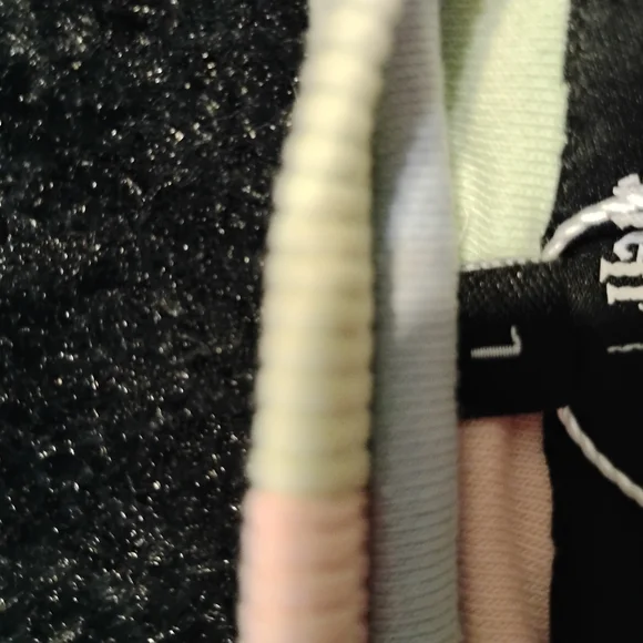 Hogwarts Sweatshirt - Picture 8 of 8